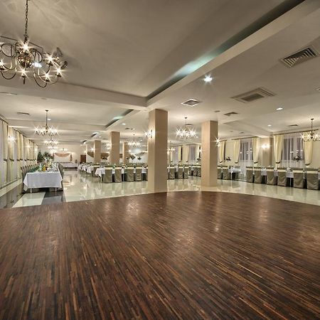 Hotel Stara Fabryka Malogoszcz Exteriör bild