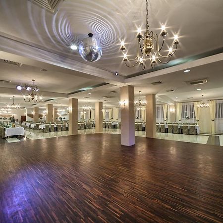 Hotel Stara Fabryka Malogoszcz Exteriör bild