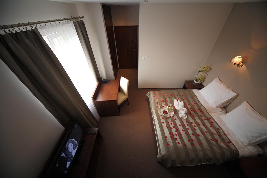 Hotel Stara Fabryka Malogoszcz Rum bild