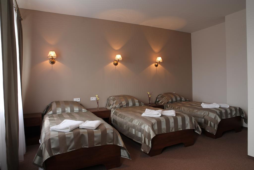 Hotel Stara Fabryka Malogoszcz Rum bild