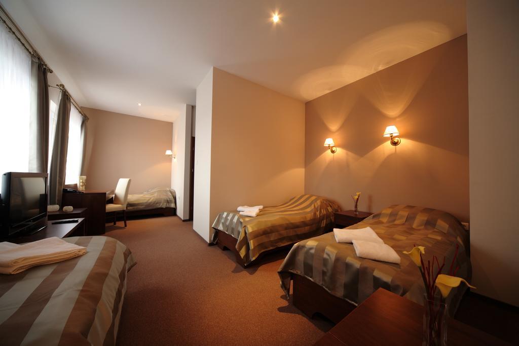 Hotel Stara Fabryka Malogoszcz Rum bild