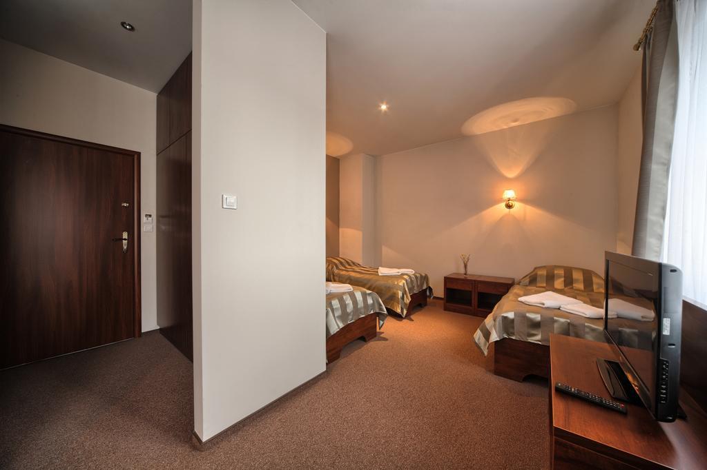 Hotel Stara Fabryka Malogoszcz Rum bild