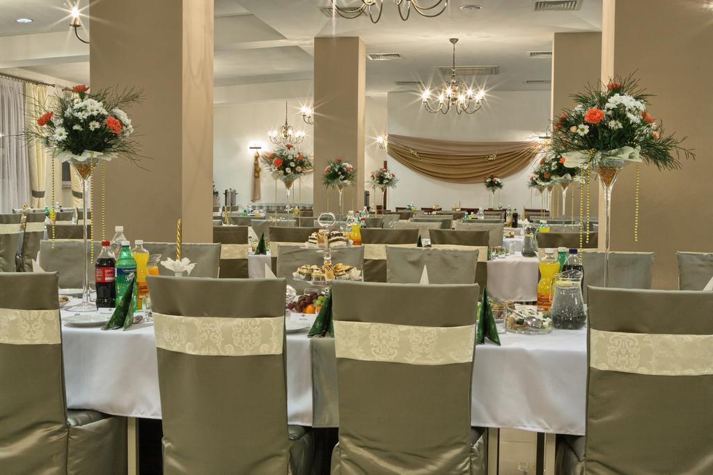 Hotel Stara Fabryka Malogoszcz Exteriör bild