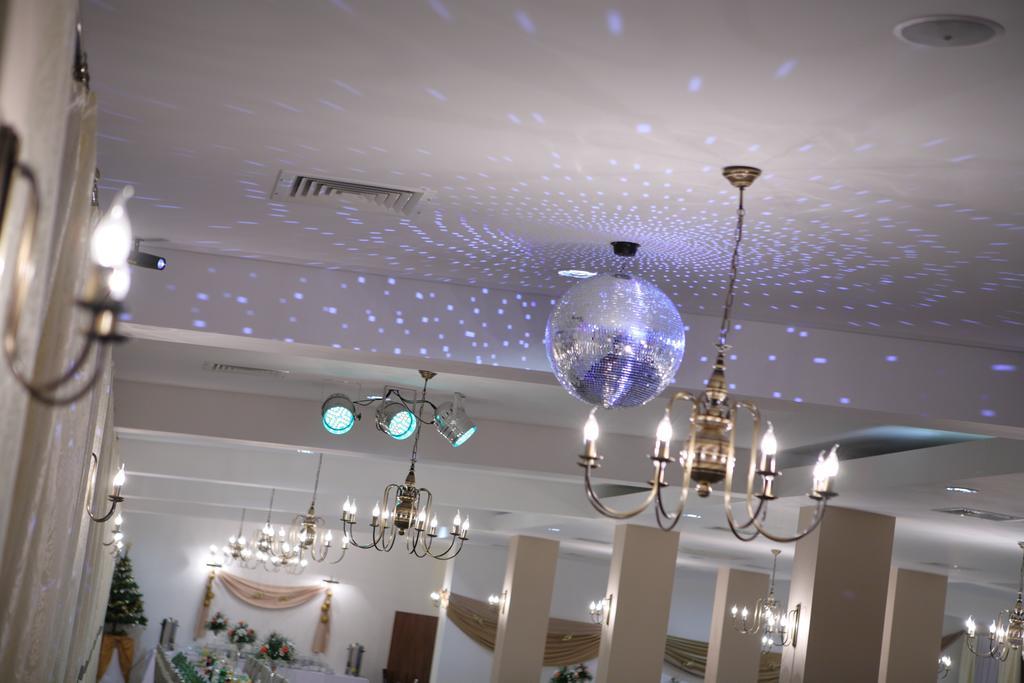Hotel Stara Fabryka Malogoszcz Exteriör bild