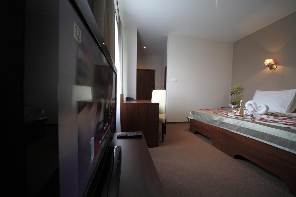 Hotel Stara Fabryka Malogoszcz Rum bild