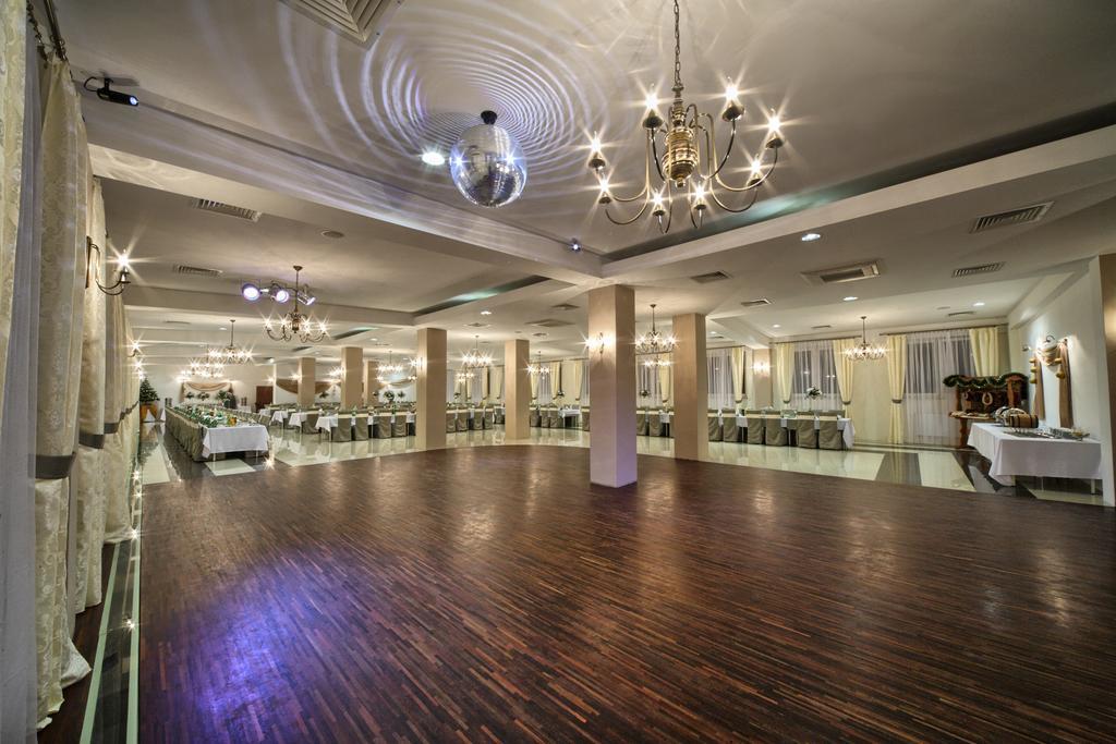 Hotel Stara Fabryka Malogoszcz Exteriör bild
