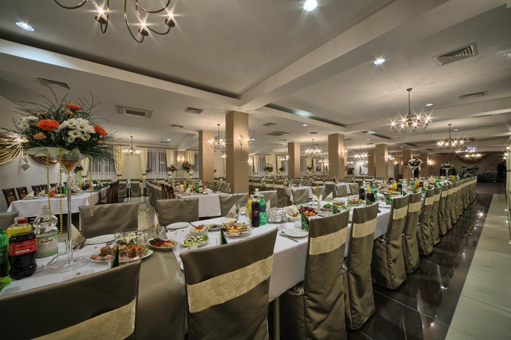 Hotel Stara Fabryka Malogoszcz Exteriör bild