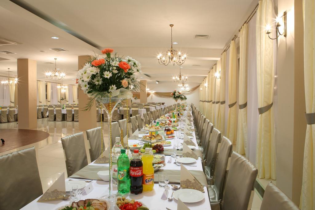 Hotel Stara Fabryka Malogoszcz Exteriör bild