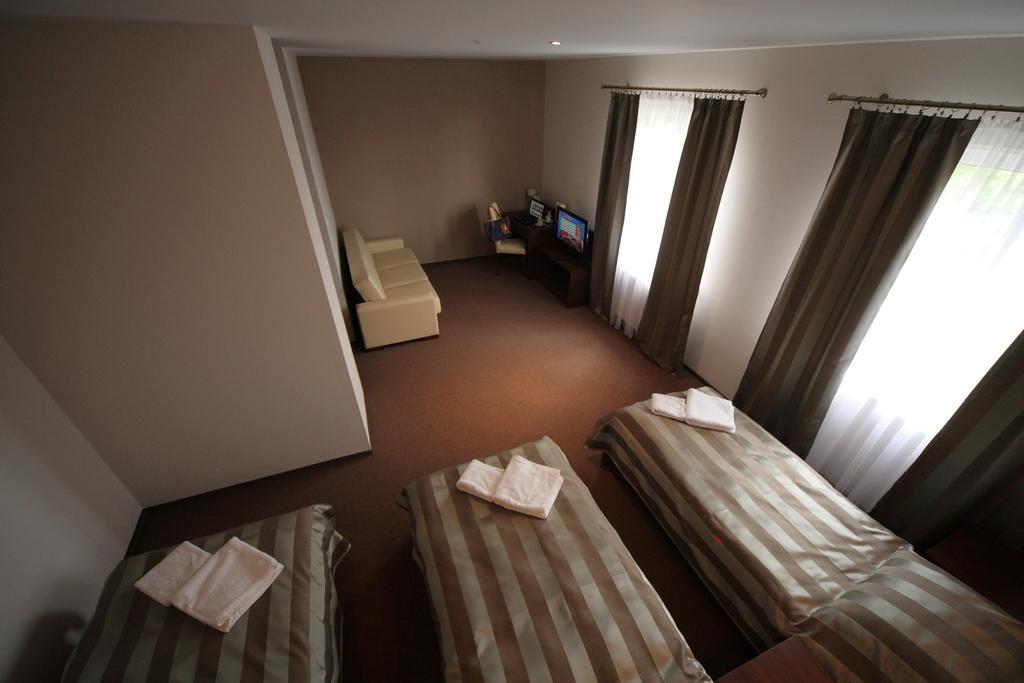 Hotel Stara Fabryka Malogoszcz Rum bild